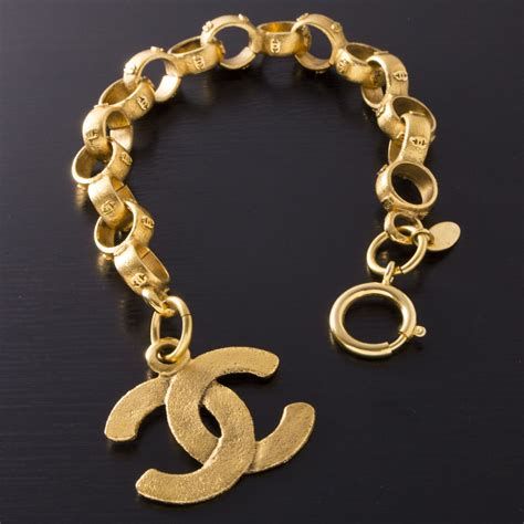 bijoux chanel originaux|Chanel Bracelets .